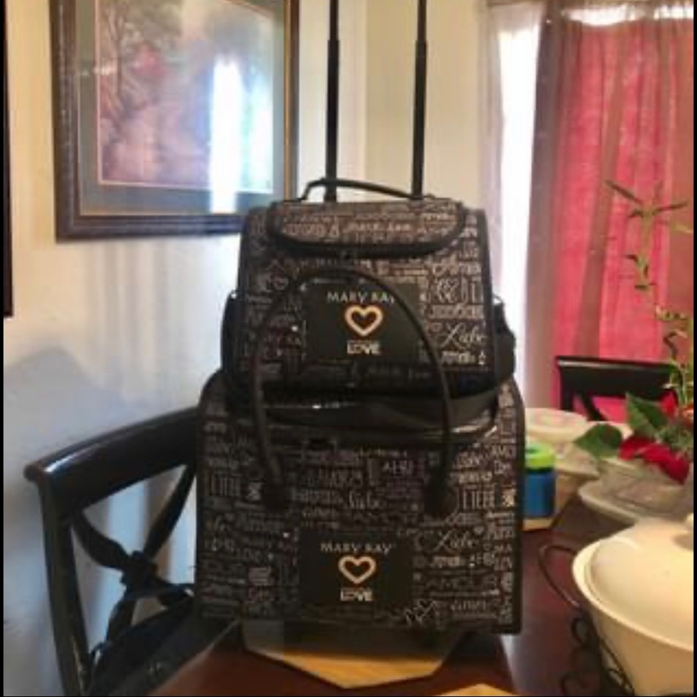 🛑SOLD🛑 Mary Kay luggage